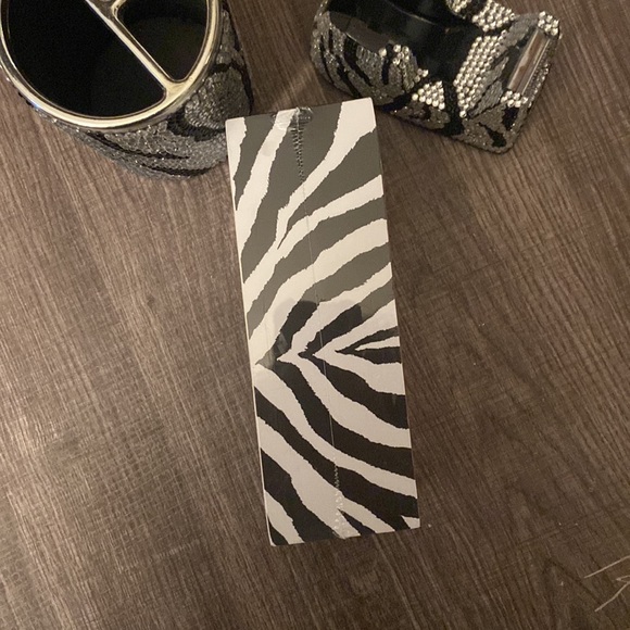 Zebra design rhinestone pencil holder, tape dispenser AND zebra print note pad - Picture 3 of 13